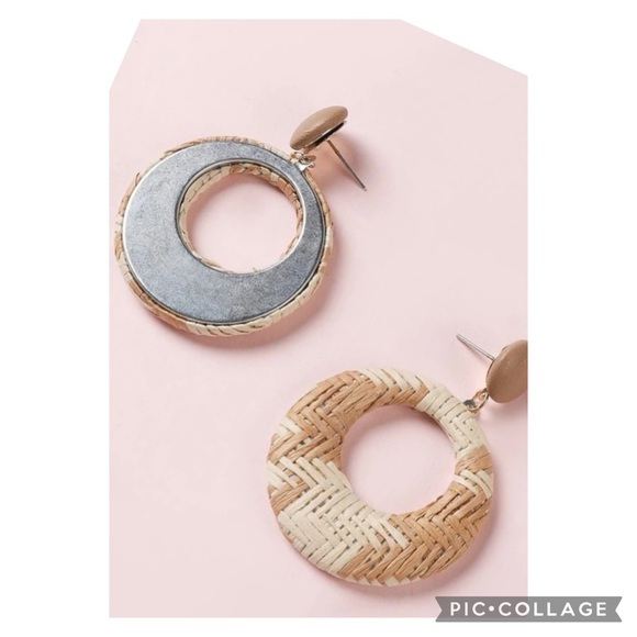 Tan and cream round geometric rattan earrings - Picture 4 of 4